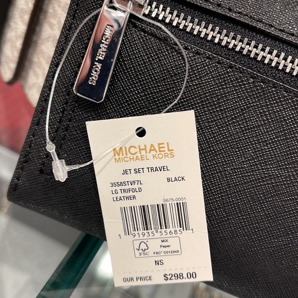 MICHAEL KORS JET SET TRAVEL LARGE TRIFOLD WALLET BLACK COLOR - Picture 12 of 16